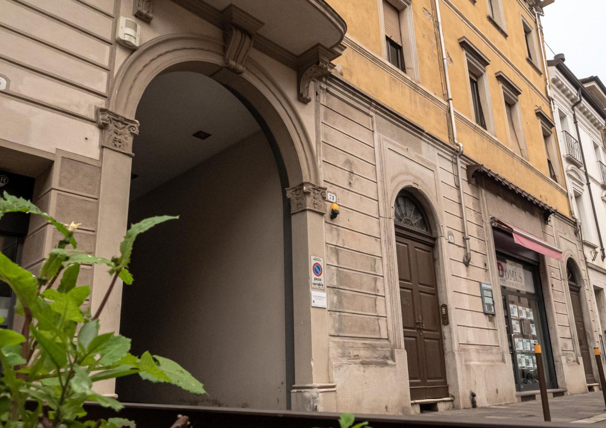 Maison Blanche: Appartamento Elegante Con Parcheggio Privato Mantova Luaran gambar